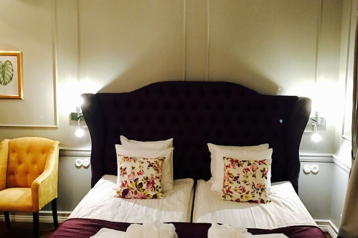 Room 9 of 72
