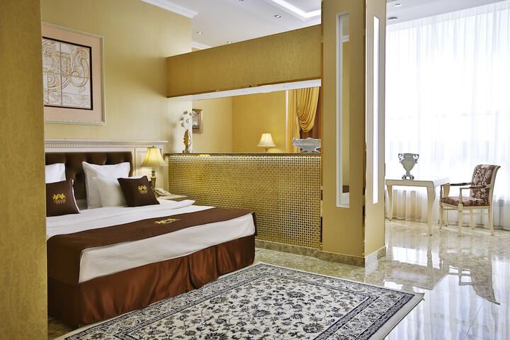 Room 35 of 102