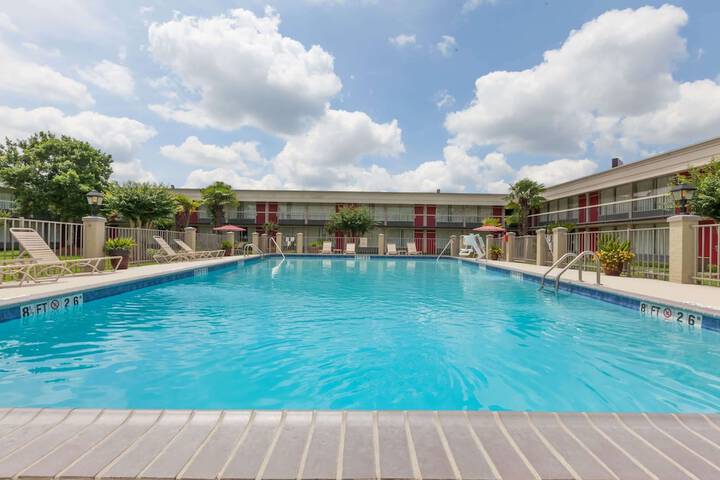 Pool 32 of 52