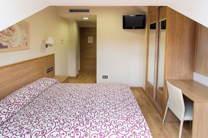 Room 12 of 33