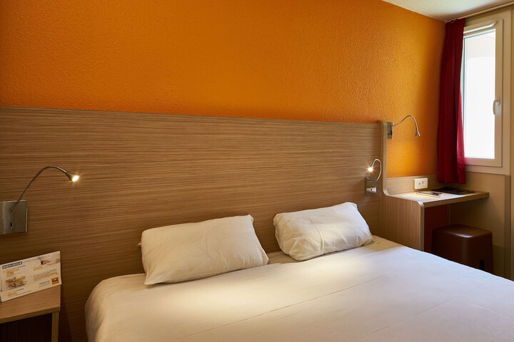 Room 9 of 31