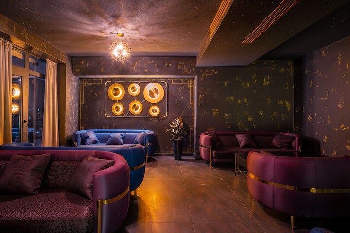 Lounge 57 of 68