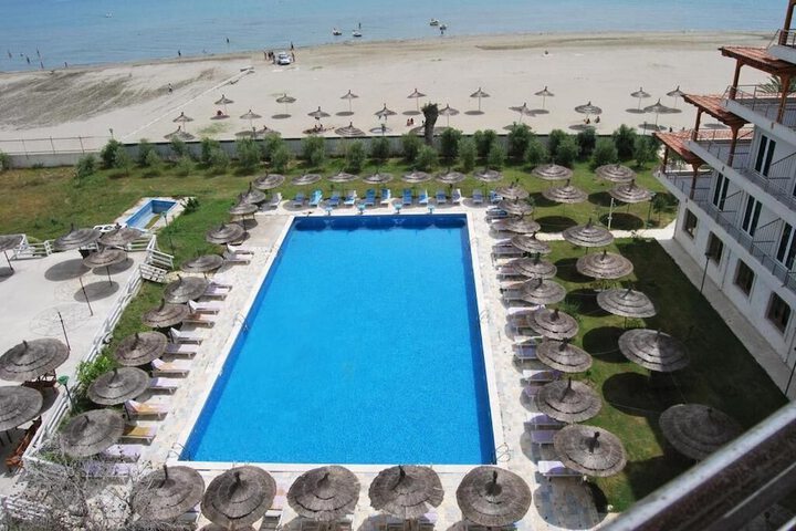 Pool 14 of 17