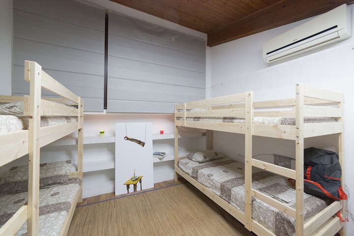 Room 6 of 20