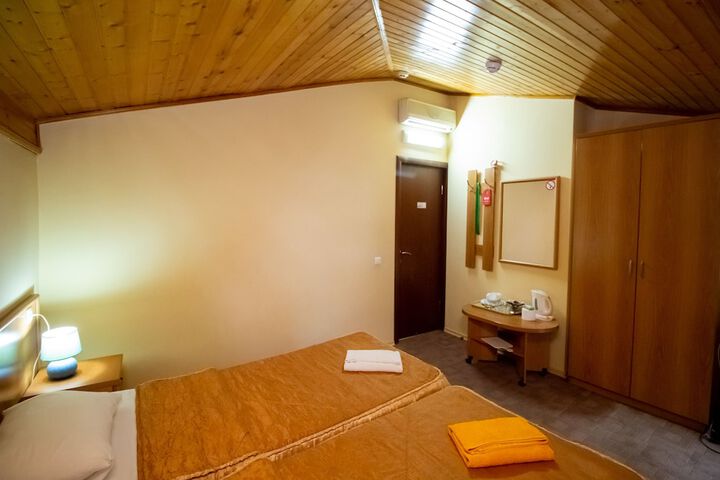 Room 7 of 129