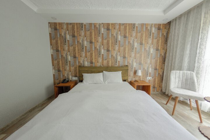 Room 6 of 38