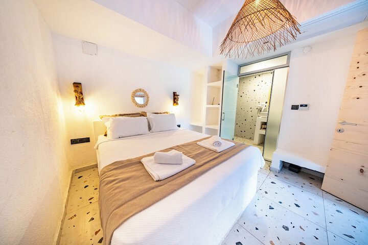 Room 14 of 48