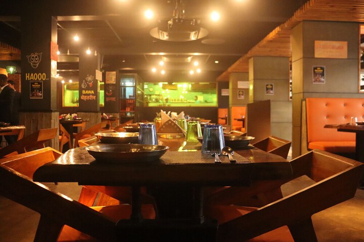 Dining 31 of 54