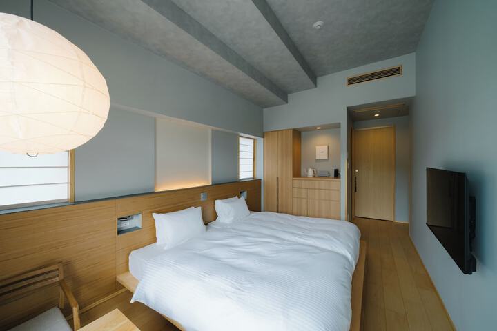 Room 8 of 43