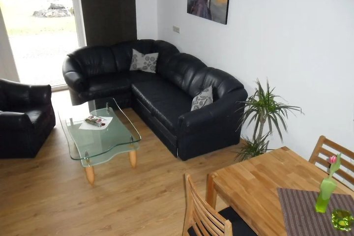 Room 6 of 12