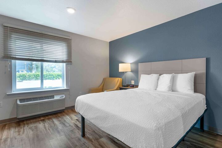 Standard Studio 1 Queen Bed (1 of 11)
