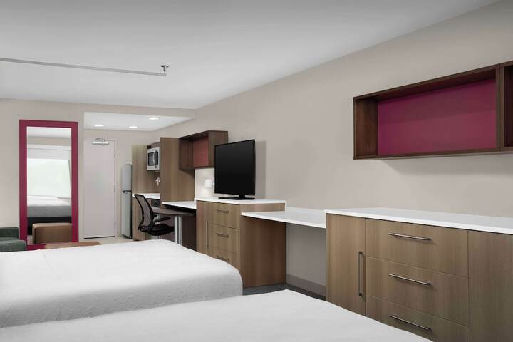 1 King Accessible Tub Studio Suite (3 of 16)