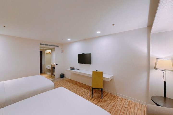 Room 43 of 69