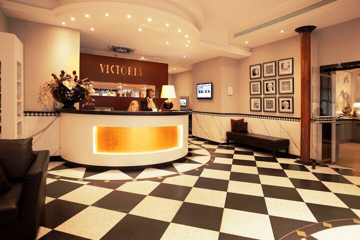 Entrance & Lobby