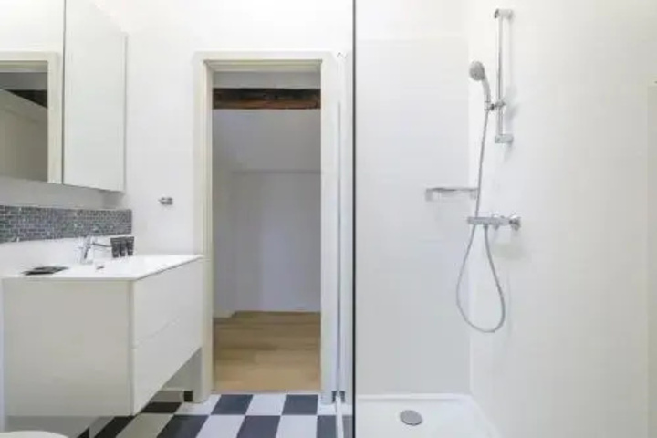 Room 9 of 21
