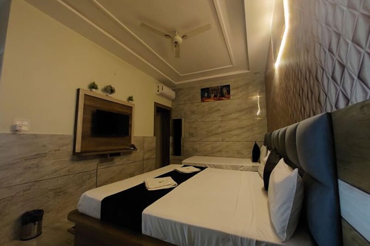 Room 27 of 107