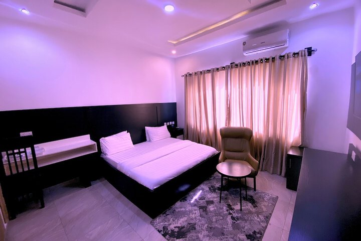 Room 34 of 66