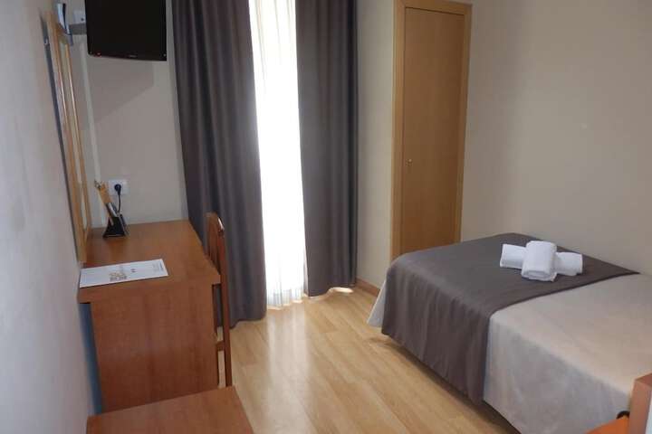Room 8 of 19