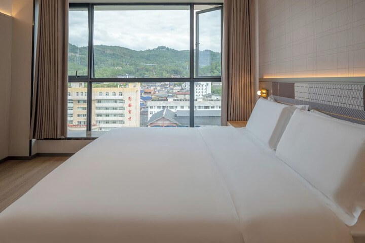 Room 8 of 27