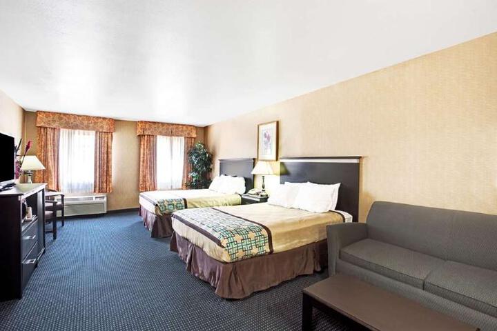 1 King Bed (15 of 20)