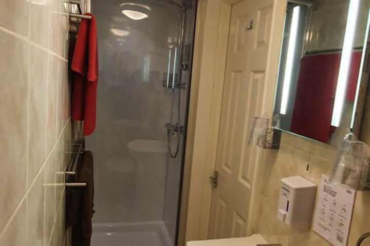 Room 16 of 22