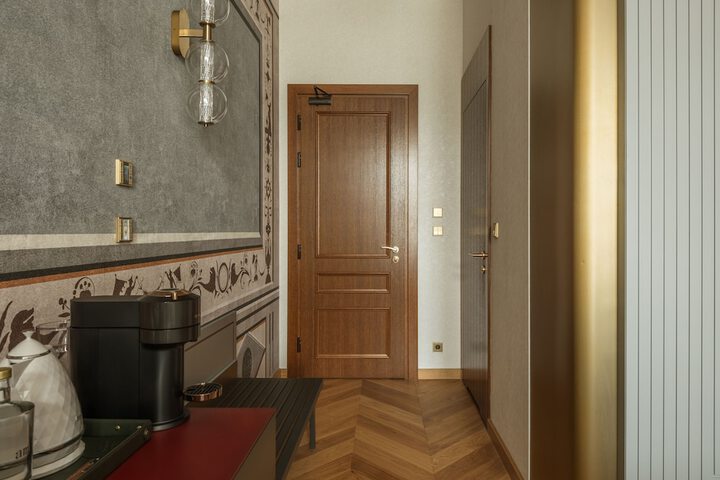 Room 30 of 90