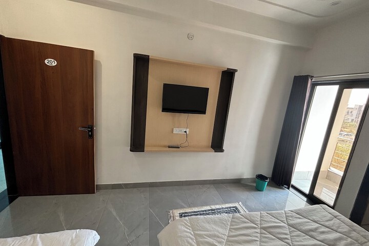 Room 6 of 36