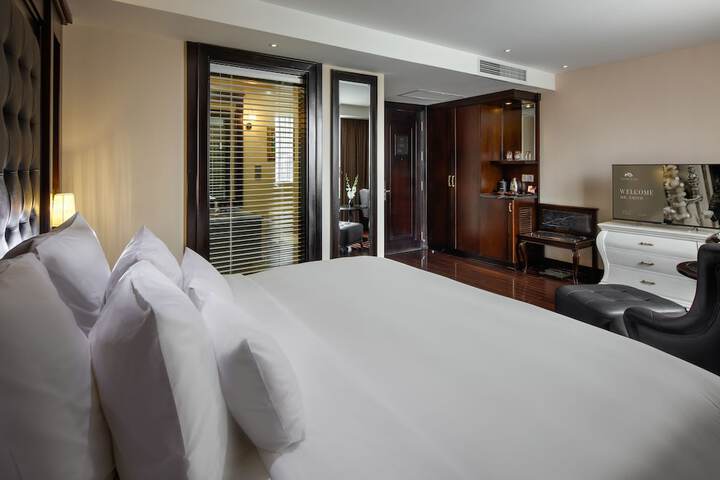 Room 28 of 64