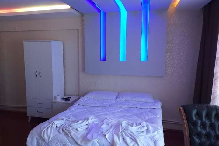 Room 7 of 25