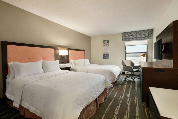 2 Queen Beds (8 of 9)
