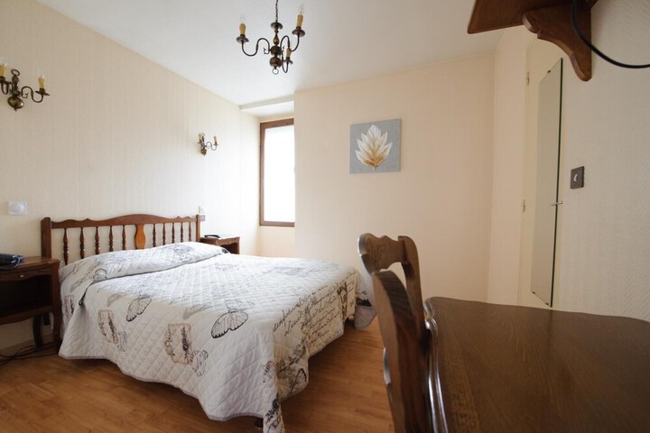 Room 6 of 16