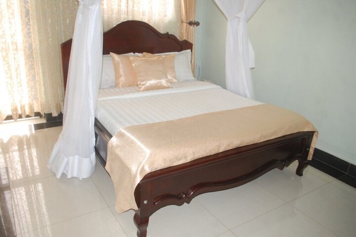 Room 9 of 31