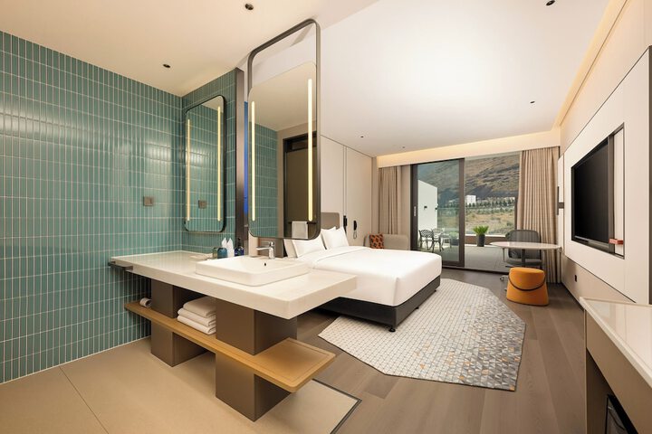 Room 40 of 77