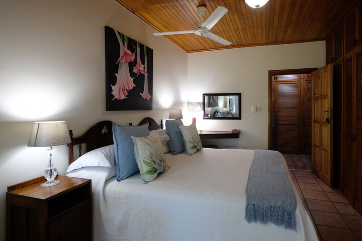 Room 5 of 35