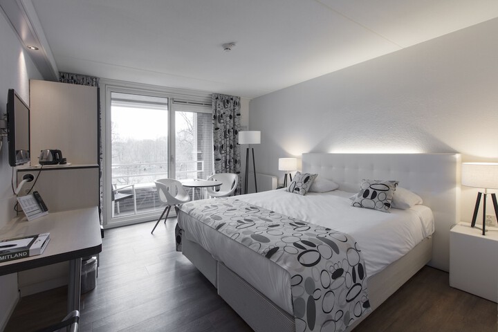 Room 12 of 115