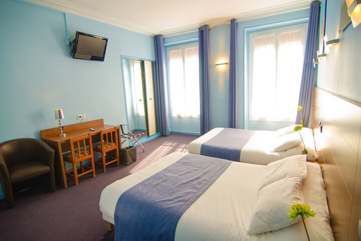 Room 12 of 40