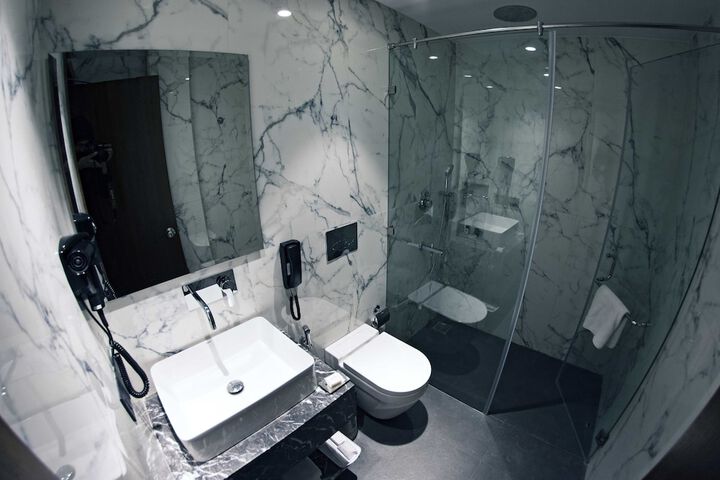 Room 32 of 49