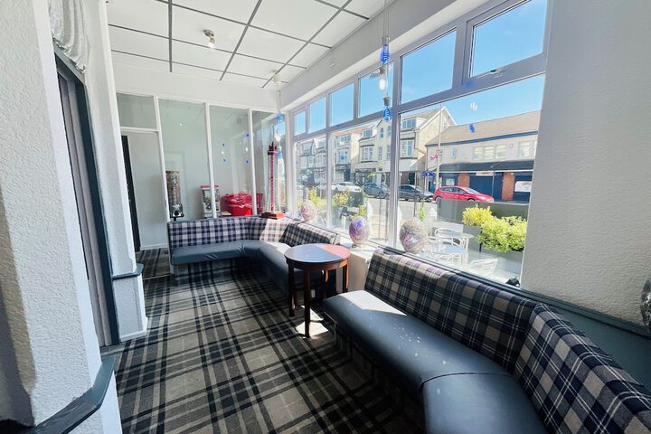 Lounge 105 of 131