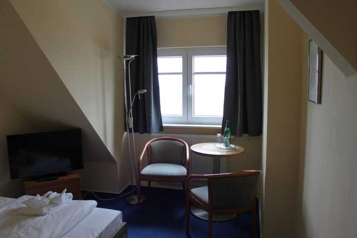 Room 12 of 29
