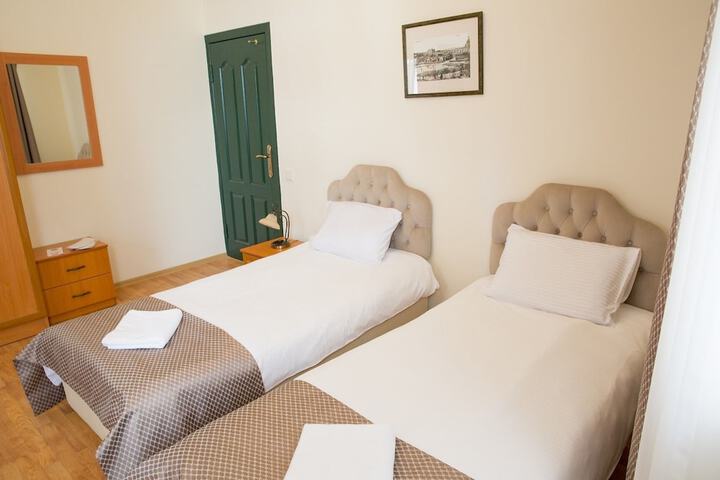 Room 11 of 79