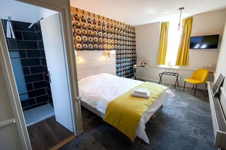 Room 4 of 30