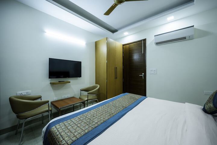 Room 9 of 29