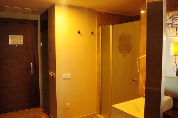 Room 40 of 69
