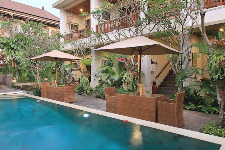 Hotel Pool