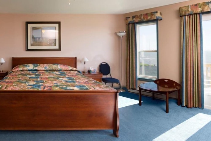 Room 6 of 15