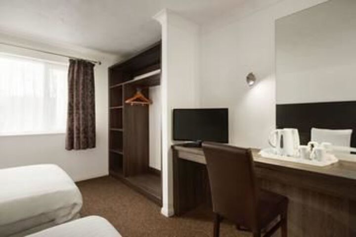 Room 28 of 61