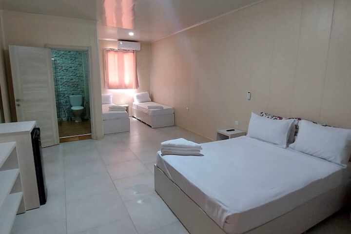 Room 4 of 52