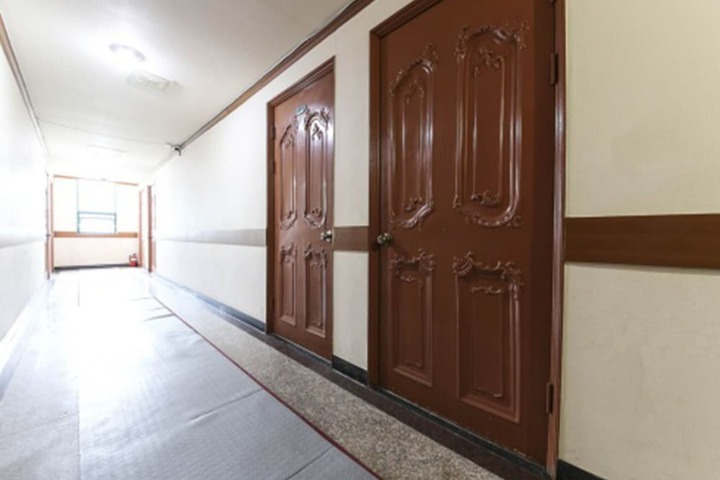Ballroom/Hall 27 of 29