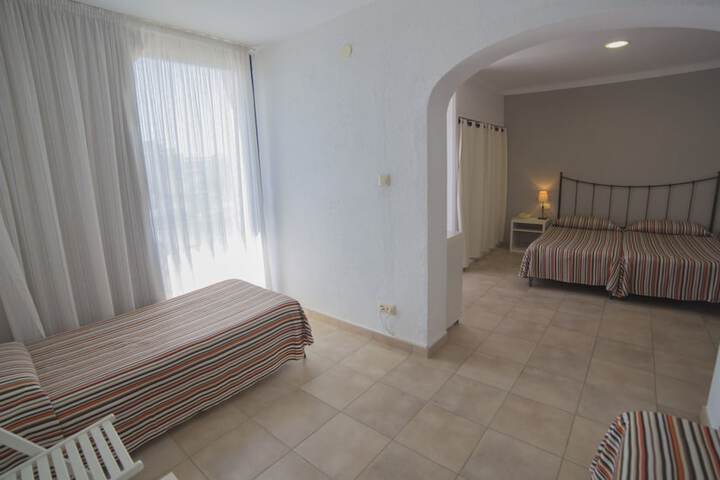 Room 15 of 104