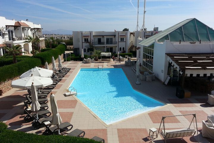 Hotel with Pool